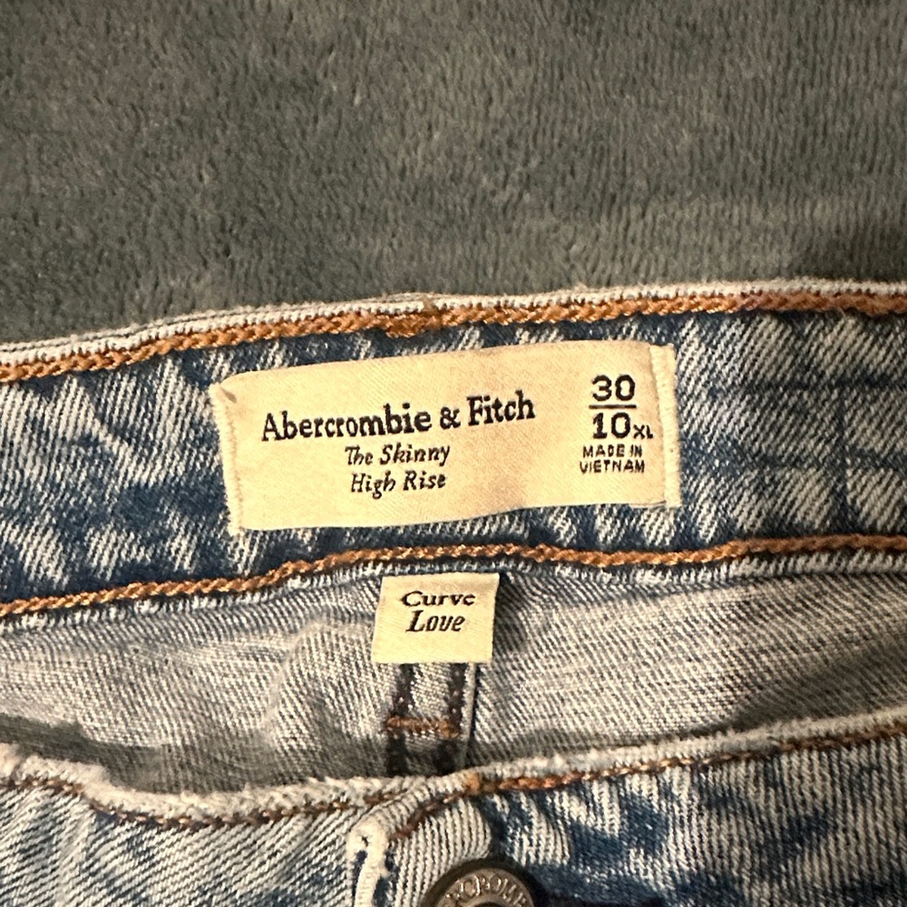 A&F Skinny High Rise Jeans - Picture 2 of 4